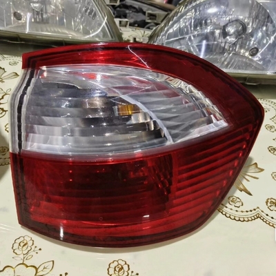 Lâmpadas traseiras de LED de plástico para soluções de iluminação exterior e interior de BYD S6 vermelho branco