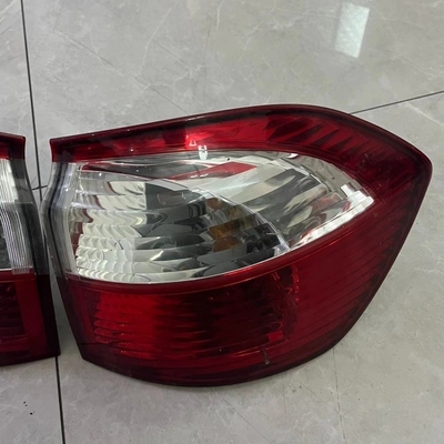 Lâmpadas traseiras de LED de plástico para soluções de iluminação exterior e interior de BYD S6 vermelho branco