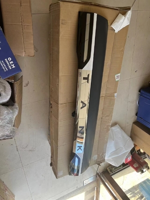 WEY Car Fitment P8 PHEV Porta traseira Trim Strip para TANK500 sem logotipo de pneu de reposição