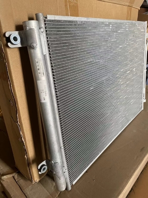 Grande tanque de parede 300 VV5 Condensador de ar condicionado para veículos fora de estrada 8105100XKM01A
