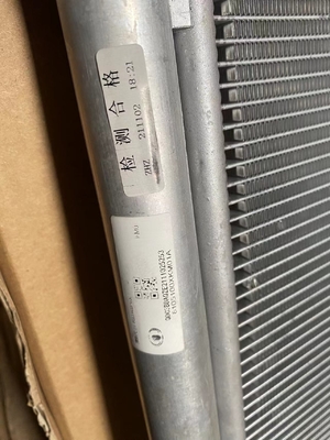 Grande tanque de parede 300 VV5 Condensador de ar condicionado para veículos fora de estrada 8105100XKM01A